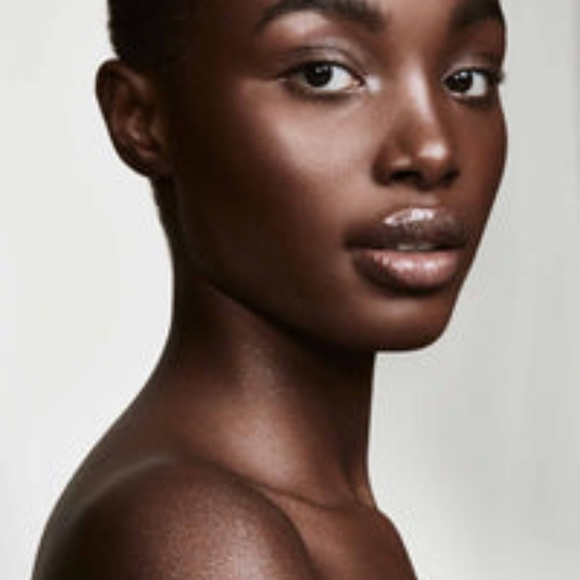 SOLD Fenty Diamond Bomb in How Many Carats Face & Body Highlighter - Picture 10 of 16